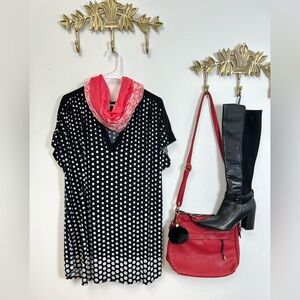So fun and chic polka dot short sleeve tunic Xl ptp 24.5”